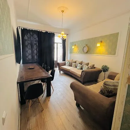 Grand Royal Old Town Apartment