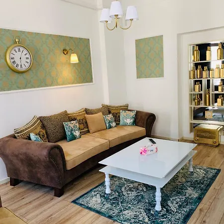Grand Royal Old Town Apartment
