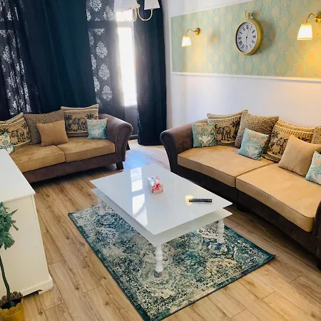 Grand Royal Old Town Apartment